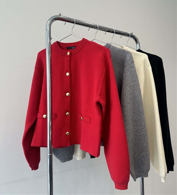 RANAN（ラナン）の「【4つの機能付き】洗える！ゴールド調ボタンニットカーディガン（ニットカーディガン）」｜詳細画像