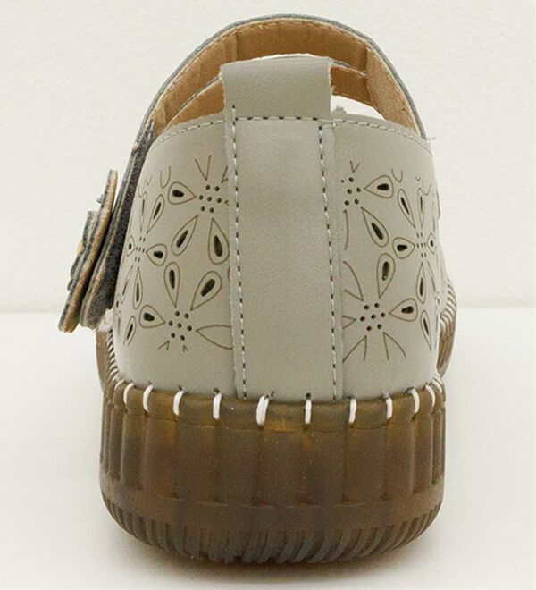 BELLUNA（ベルーナ）の「ゆったりカットワークストラップシューズ（パンプス）」｜詳細画像