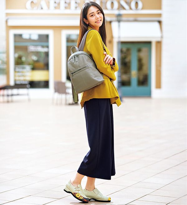 BELLUNA（ベルーナ）の「＜マテラ＞４Ｅ幅広フラワー本革型押しスリッポン（スリッポン）」｜詳細画像