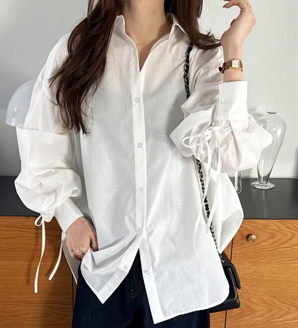 GeeRA（ジーラ）の「バックギャザー＆リボンデザインシャツ（シャツ）」｜詳細画像