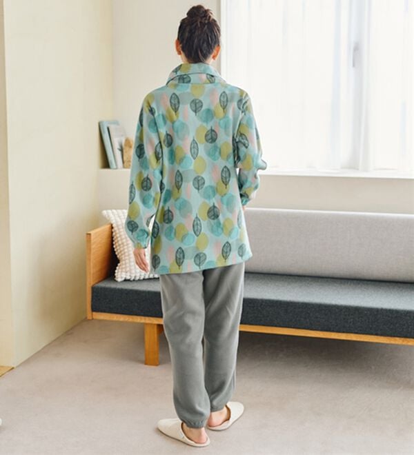 LAVIENNE（ラヴィエンヌ）の「【首元までぬくぬく】ソフトでかるぽかフリースパジャマ（パジャマ・ルームウェア）」｜詳細画像