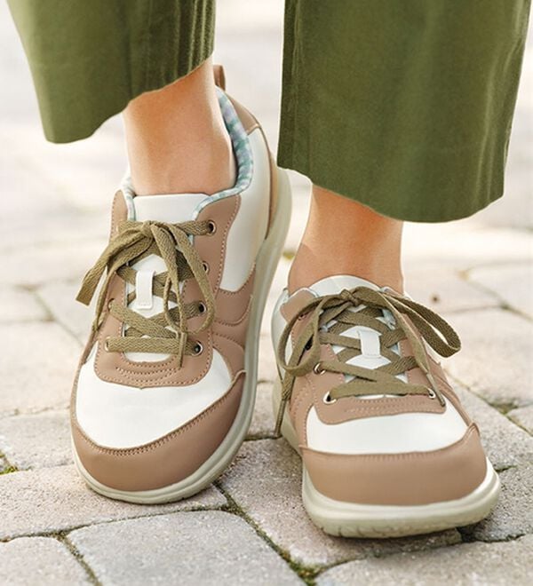 BELLUNA（ベルーナ）の「ゆったり５Ｅ配色オブリークスニーカー（スニーカー）」｜詳細画像