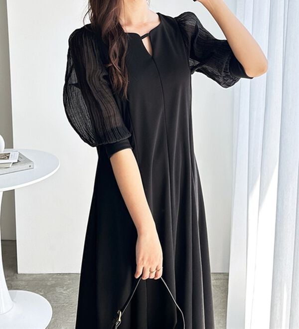 GeeRA（ジーラ）の「袖楊柳シアー美ラインワンピース（カットソーワンピース）」｜ブラック