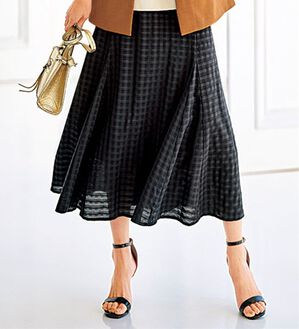 BELLUNA（ベルーナ）の「シアーチェック素材フレアースカート（ロングスカート）」｜チャコール系ギンガム