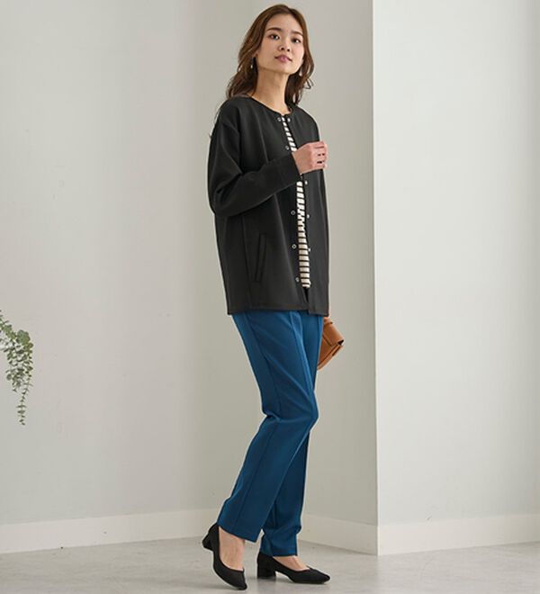 BELLUNA（ベルーナ）の「すっきり美脚タックテーパードパンツ（フルレングスパンツ）」｜詳細画像