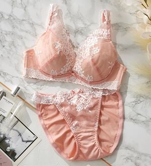 YU'NOW（ユナウ）の「ｔｏ　ｍｅｅブラ＆ショーツ（ブラジャー＆ショーツセット）」｜ピンクベージュ