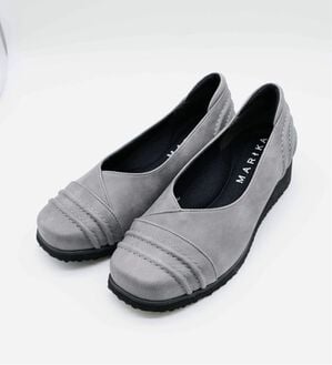 BELLUNA（ベルーナ）の「５Ｅ軽量ステッチデザインパンプス（パンプス）」｜グレー