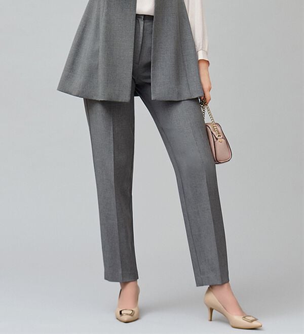 BELLUNA（ベルーナ）の「＜楽スタフィット＞シリーズ（ジャケット・パンツ・ベスト）（フルレングスパンツ）」｜テーパードパンツ/グレー