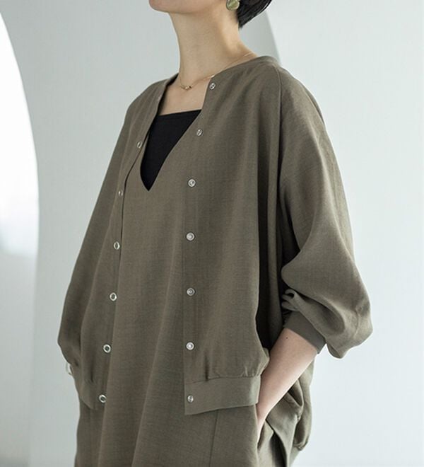 BELLUNA（ベルーナ）の「サラリ麻調素材Ｖネックジャンパードレス（ジャンパースカート）」｜詳細画像