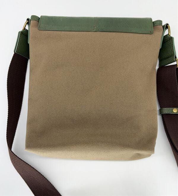 「＜ゴールデンベア＞イタリアンレザーフラップショルダー（メンズショルダーバッグ）」｜詳細画像