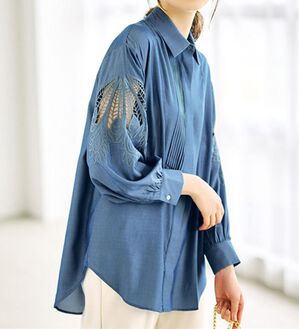 RANAN（ラナン）の「袖刺しゅう使いシャツブラウス（ブラウス）」｜ブルー