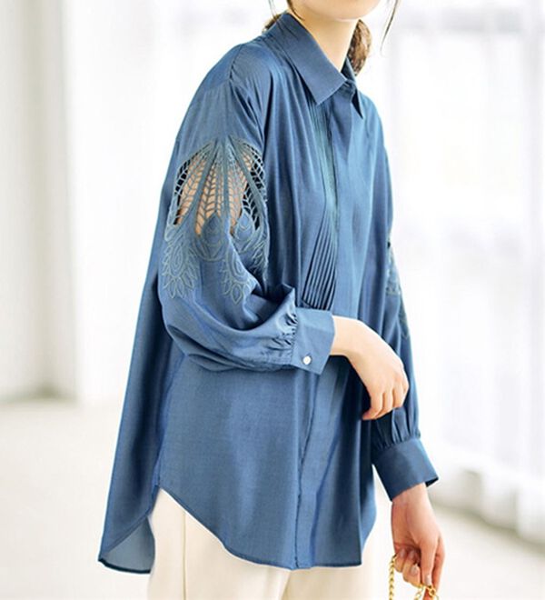 RANAN（ラナン）の「袖刺しゅう使いシャツブラウス（ブラウス）」｜ブルー