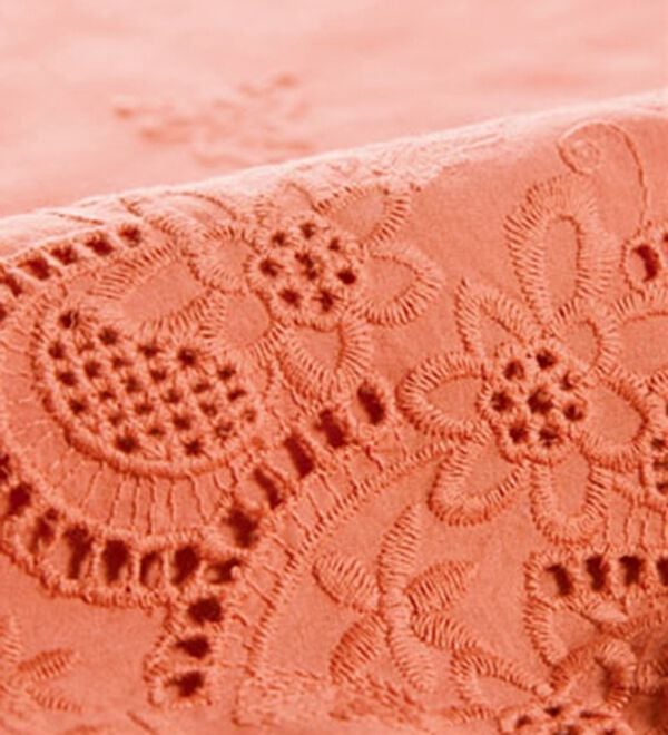 BELLUNA（ベルーナ）の「上品花柄刺しゅうブラウス（ブラウス）」｜詳細画像