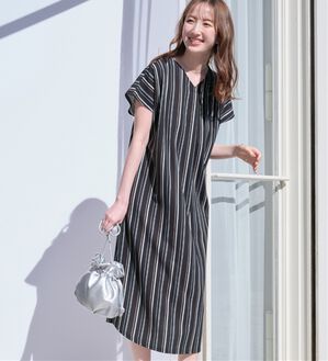 alotta（アロッタ）の「【４つの機能付】ひんやりフロントタックＶネックゆるワンピース（カットソーワンピース）」｜ネイビー系ストライプ