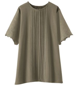 BELLUNA（ベルーナ）の「レースピンタック使いデザインプルオーバー（カットソー）」｜モカ