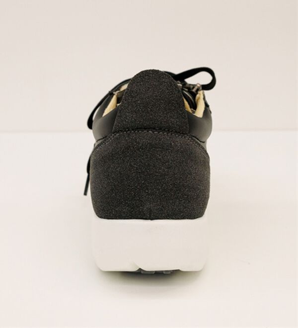 BELLUNA（ベルーナ）の「５Ｅサテン調レースアップスニーカー（スニーカー）」｜詳細画像