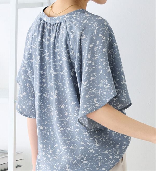 Viola e Viola（ヴィオラ エ ヴィオラ）の「【接触冷感】さらっと涼感フレアスリーブブラウス（ブラウス）」｜詳細画像