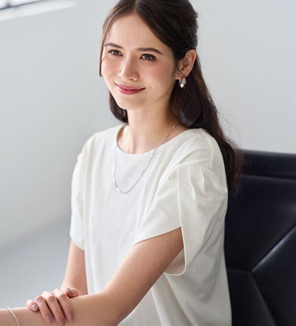 BELLUNA（ベルーナ）の「汗ジミ対策！後ろ美人デザインプルオーバー（カットソー）」｜オフ白