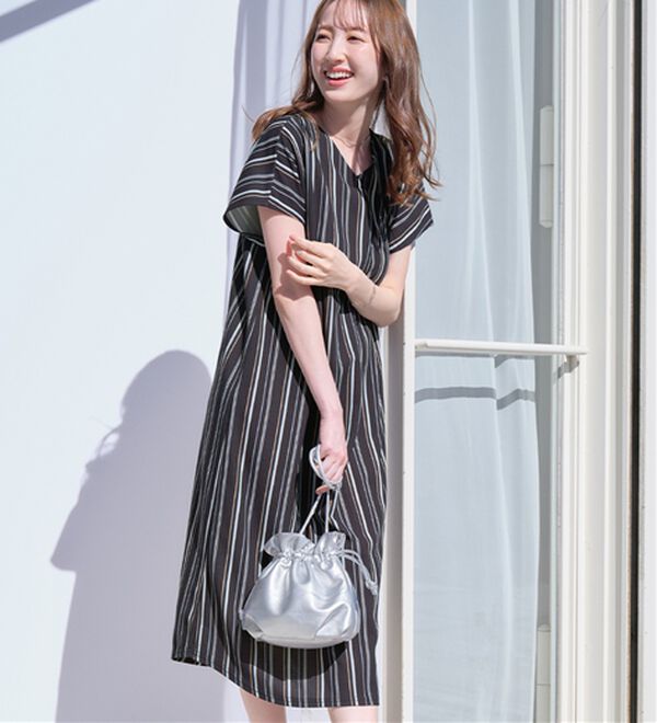 alotta（アロッタ）の「【４つの機能付】ひんやりフロントタックＶネックゆるワンピース（カットソーワンピース）」｜詳細画像