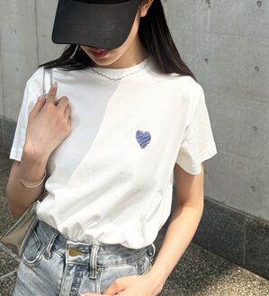 GeeRA（ジーラ）の「綿１００％アソート１ポイント刺しゅうＴシャツ（カットソー）」｜オフホワイト&times;ブルー