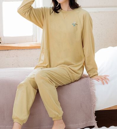LAVIENNE（ラヴィエンヌ）の「綿１００％ゆったり刺しゅうスウェットパジャマ（パジャマ・ルームウェア）」