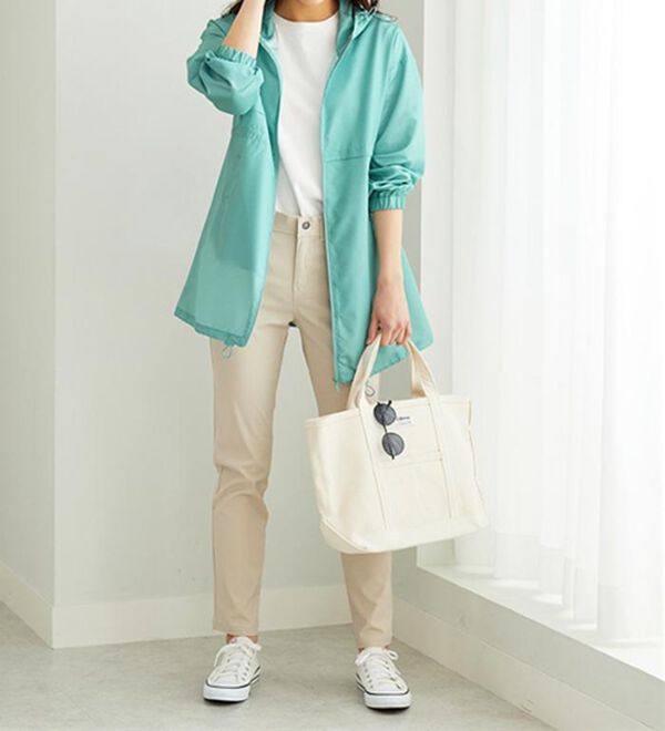 BELLUNA（ベルーナ）の「はっ水加工軽量パーカー（ポーチ付）（パーカー）」｜詳細画像