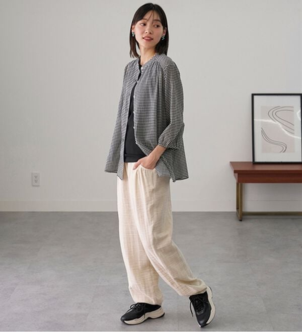 BELLUNA（ベルーナ）の「綿麻ダブルガーゼポッケギャザーパンツ（フルレングスパンツ）」｜詳細画像