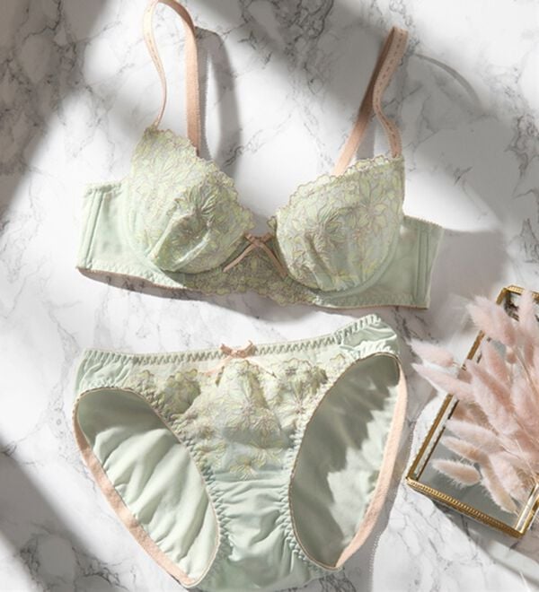 YU'NOW（ユナウ）の「ｔｏ　ｍｅｅブラ＆ショーツ（ブラジャー＆ショーツセット）」｜ミント線描きレース