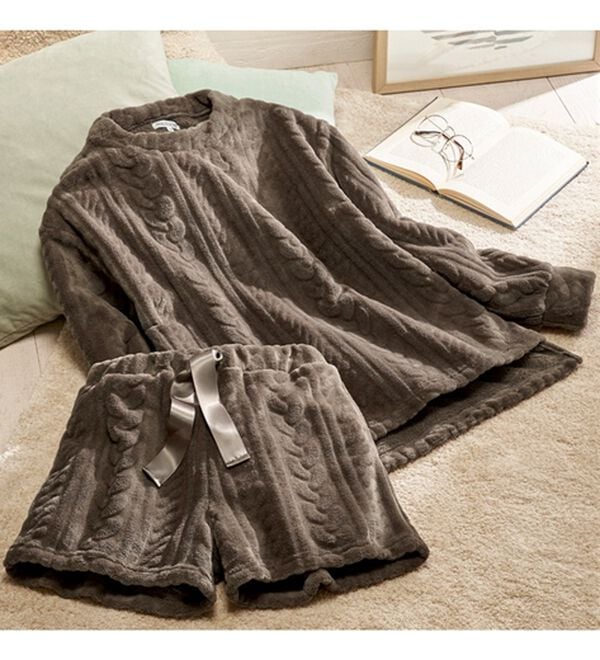 YU'NOW（ユナウ）の「【上下２点セット】ケーブル風フリースルームウェア＆ショートパンツセット（パジャマ・ルームウェア）」｜詳細画像