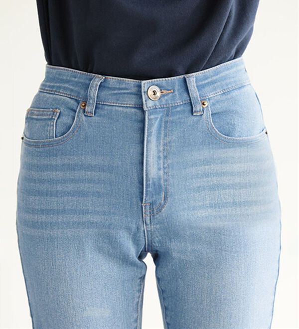 Pierrot（ピエロ）の「【ストレッチ素材】大人のためのゆるテーパードデニムパンツ（フルレングスパンツ）」｜詳細画像