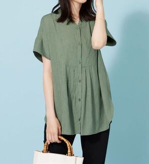 BELLUNA（ベルーナ）の「麻調素材タック使いシャツチュニック（ブラウス）」｜カーキ