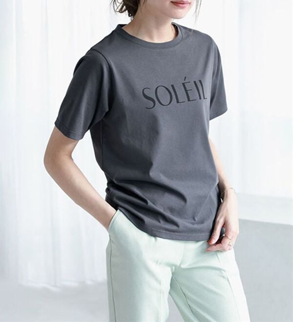 Pierrot（ピエロ）の「【イージーケア】選べるロゴＴシャツ（Tシャツ）」｜B／チャコール／ブラック