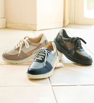 BELLUNA（ベルーナ）の「４Ｅアウトステッチ配色レザースニーカー（スニーカー）」