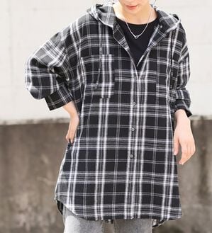 A HAPPY MARILYN（アハッピーマリリン）の「【大きいサイズ】【Ｌ～６Ｌ／選べる２丈】フードデザインシャツ（シャツ）」｜ブラックチェック