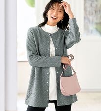 BELLUNA（ベルーナ）の「ふくれジャカードカーデ&times;ロゴＴアンサンブル（アンサンブル）」