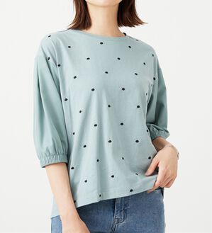 BELLUNA（ベルーナ）の「ドット刺しゅうデザイン袖切替プルオーバー（カットソー）」｜セージ