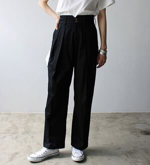 GeeRA（ジーラ）の「ハイウエストタックデザインチノパンツ（フルレングスパンツ）」｜ブラック