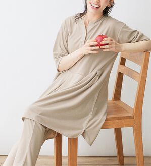 Viola e Viola（ヴィオラ エ ヴィオラ）の「やわらかパイルチュニックセットアップ（パジャマ・ルームウェア）」｜ベージュ