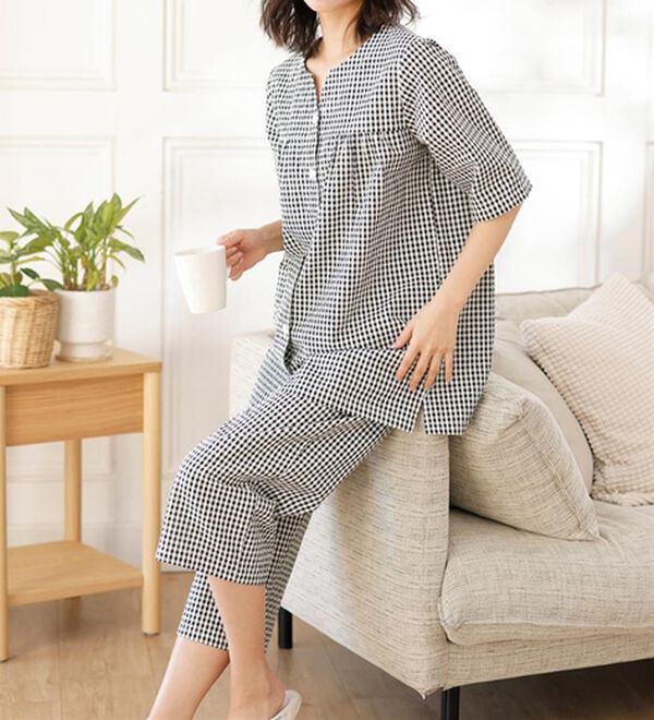 LAVIENNE（ラヴィエンヌ）の「【蒸し暑い夜も快適】綿１００％サッカーパジャマ（パジャマ・ルームウェア）」｜詳細画像