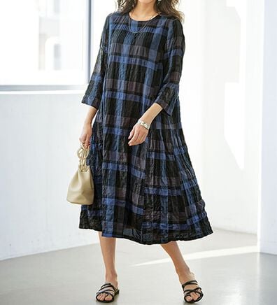 BELLUNA（ベルーナ）の「シャーリングチェック素材ティアードワンピース（その他ワンピース）」