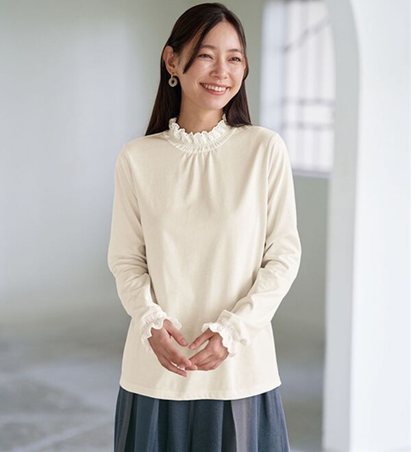 BELLUNA（ベルーナ）の「＜＆ｃｏｃｏｃｈｉ＞袖＆衿レース使いあったか重ね着用プルオーバー（カットソー）」｜オフ白