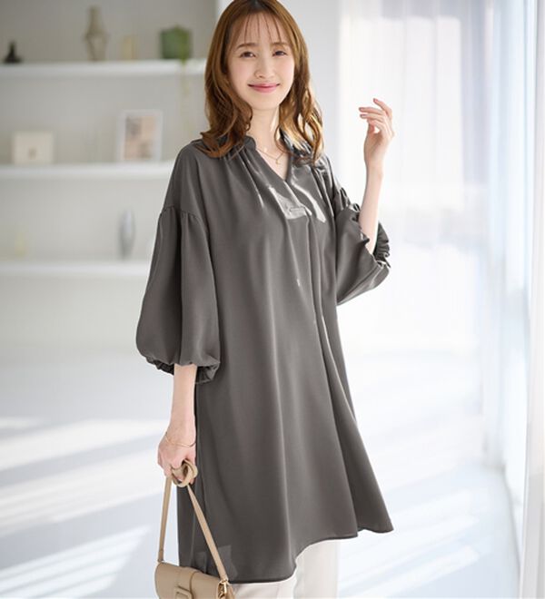 ◆美品◆アンタイトル◆金ボタンとろみ素材ブラウスチュニック◆カーキ◆ゆったり◆M alotta（アロッタ） チュニック 「上品ブロード素材」パフ袖とろみ