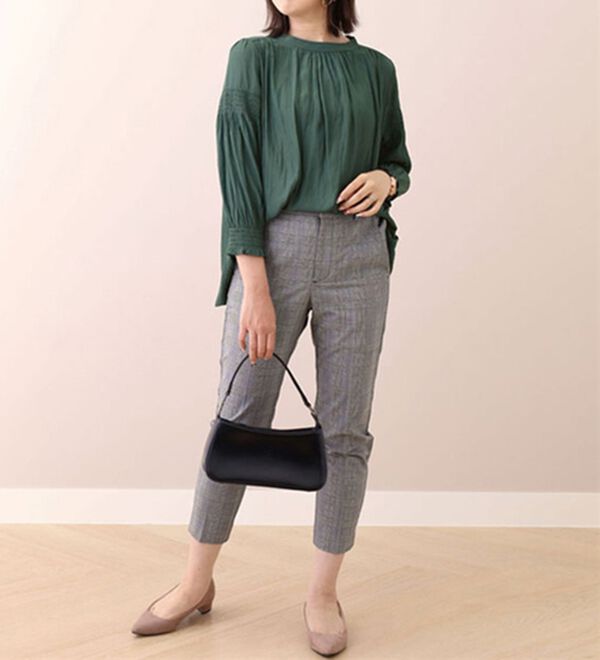 BELLUNA（ベルーナ）の「ビンテージサテンシャーリング使いブラウス（ブラウス）」｜詳細画像