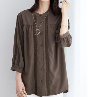 BELLUNA（ベルーナ）の「ビンテージ素材レース使いシャツチュニック（チュニック）」｜ブラウン