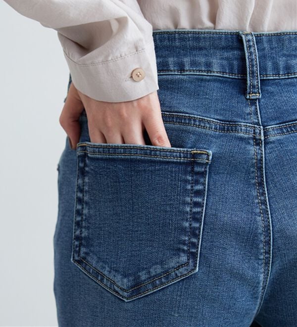 BELLUNA（ベルーナ）の「やわらかストレッチデニム素材スリムパンツ（フルレングスパンツ）」｜詳細画像