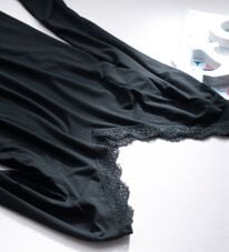 YU'NOW（ユナウ）の「【吸湿発熱】【抗菌防臭】汗取り付あったかインナー（首元深あきタイプ）（肌着・インナーウェア）」