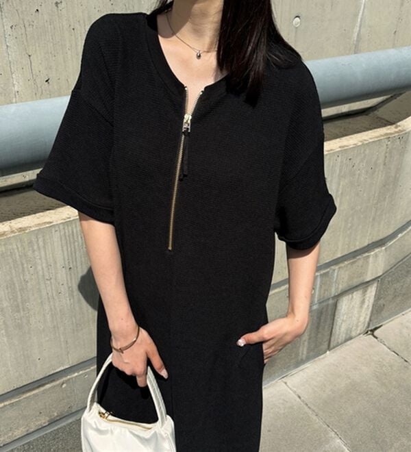 GeeRA（ジーラ）の「【ひんやり/着痩せ】ハーフジップ大人Ｔシャツワンピース（カットソーワンピース）」｜詳細画像