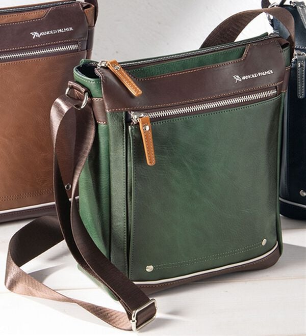 「＜アーノルド　パーマー＞シャドーカラーショルダー（メンズショルダーバッグ）」｜グリーン