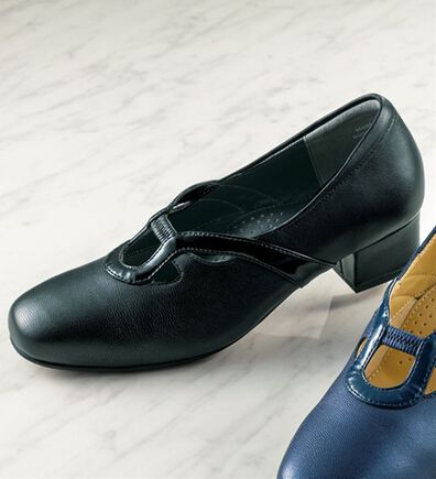 BELLUNA（ベルーナ）の「４Ｅ山羊革エナメルラインパンプス（パンプス）」