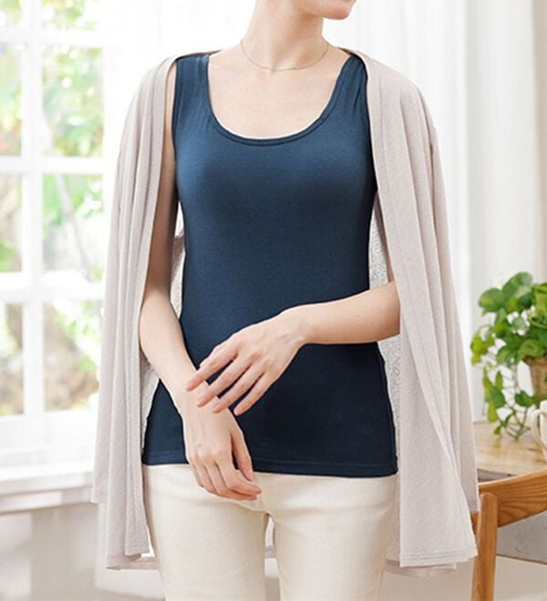 LAVIENNE（ラヴィエンヌ）の「４０代からの綿混快適カップ付タンクトップ（ブラトップ・カップ付きインナー）」｜詳細画像